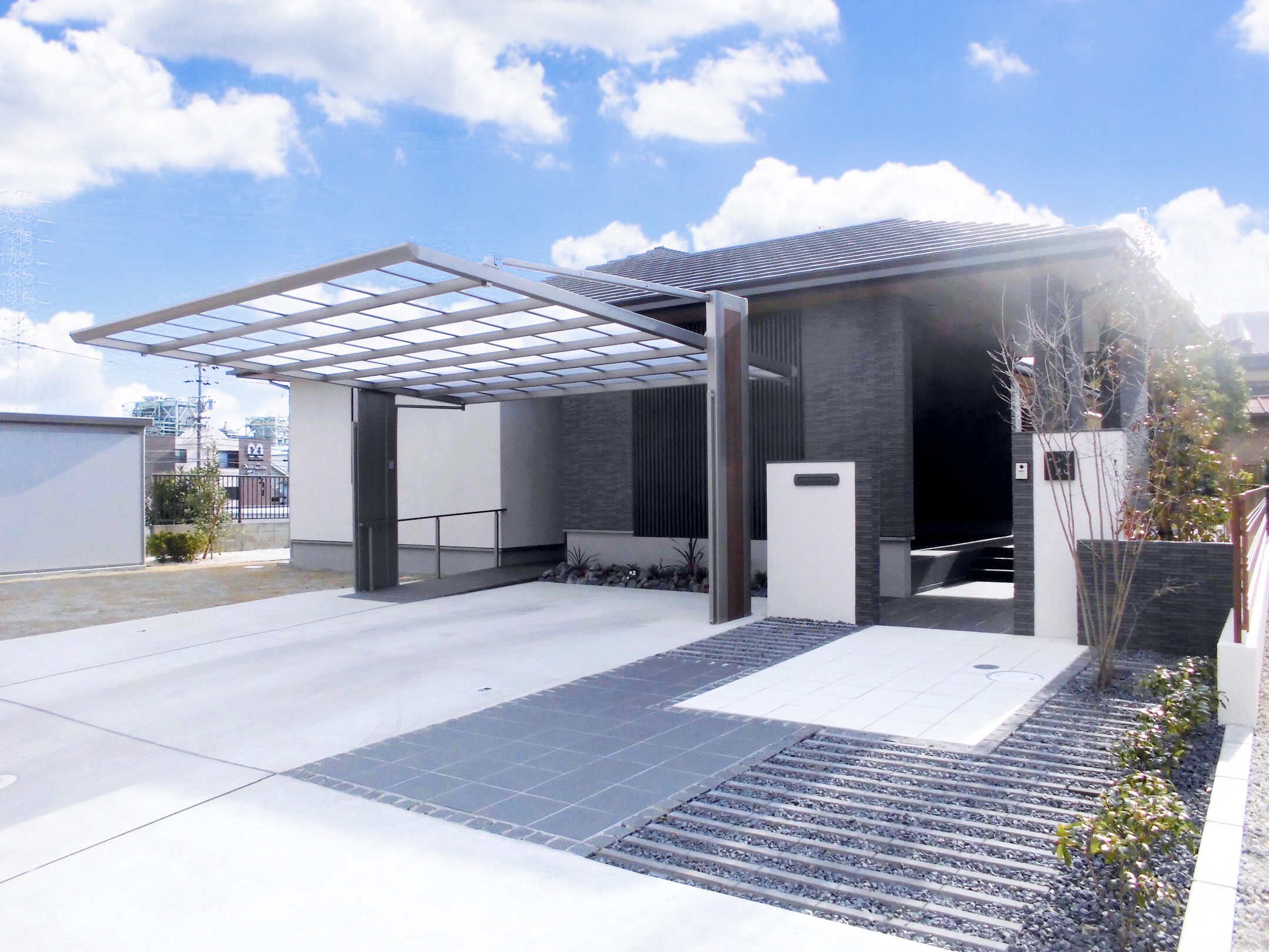 駐車しやすく アプローチを強調した外構 施工事例 名古屋の外構 エクステリアは東邦ガスグループの邦和グリーン 機能性を兼ね備えたデザインをご提供