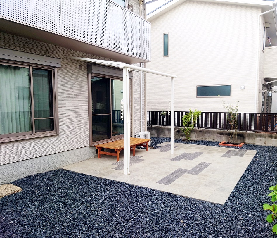 名古屋市港区：メンテナンスフリーの庭空間（テラス）